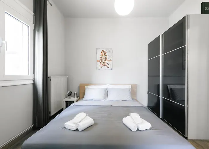 Delmare Gara Downtown Apt